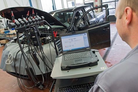Equipamiento de diagnosis conectado a un vehículo